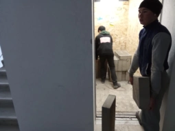 Подняли стройматериалы на лифте на 7 этаж