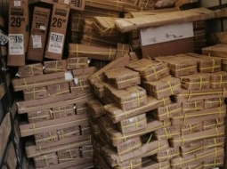 Выгрузили торговое оборудование